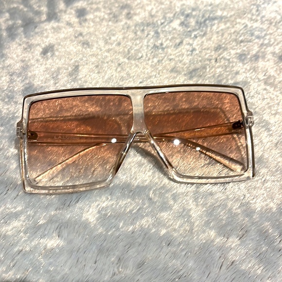 *Like New* Nude/Tan Ombré GLAM Shades - Picture 1 of 2